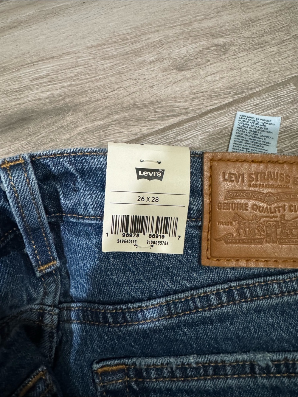 Womens Levi’s Wedgie Straight 26’ - Picture 3 of 5